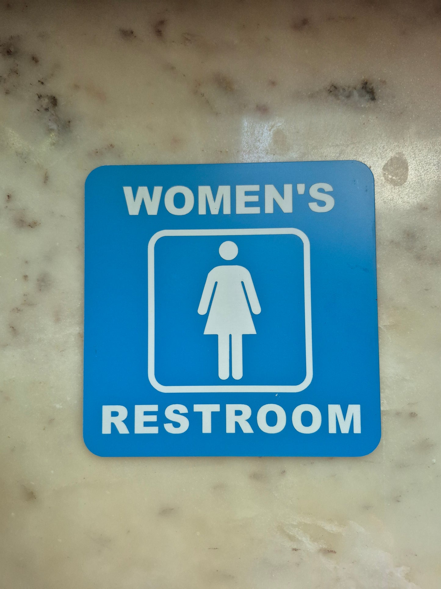 WOMEN'S RESTROOM sign